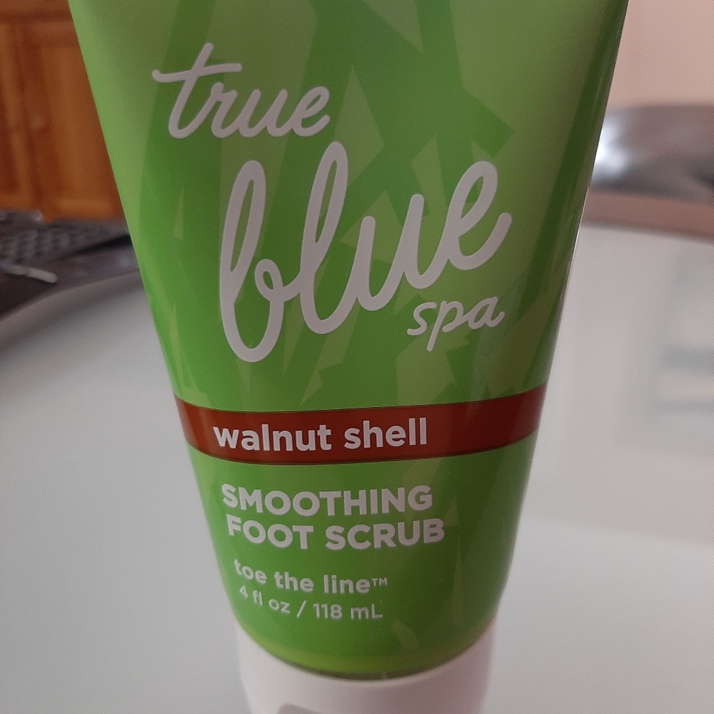 Smoothing foot scrub